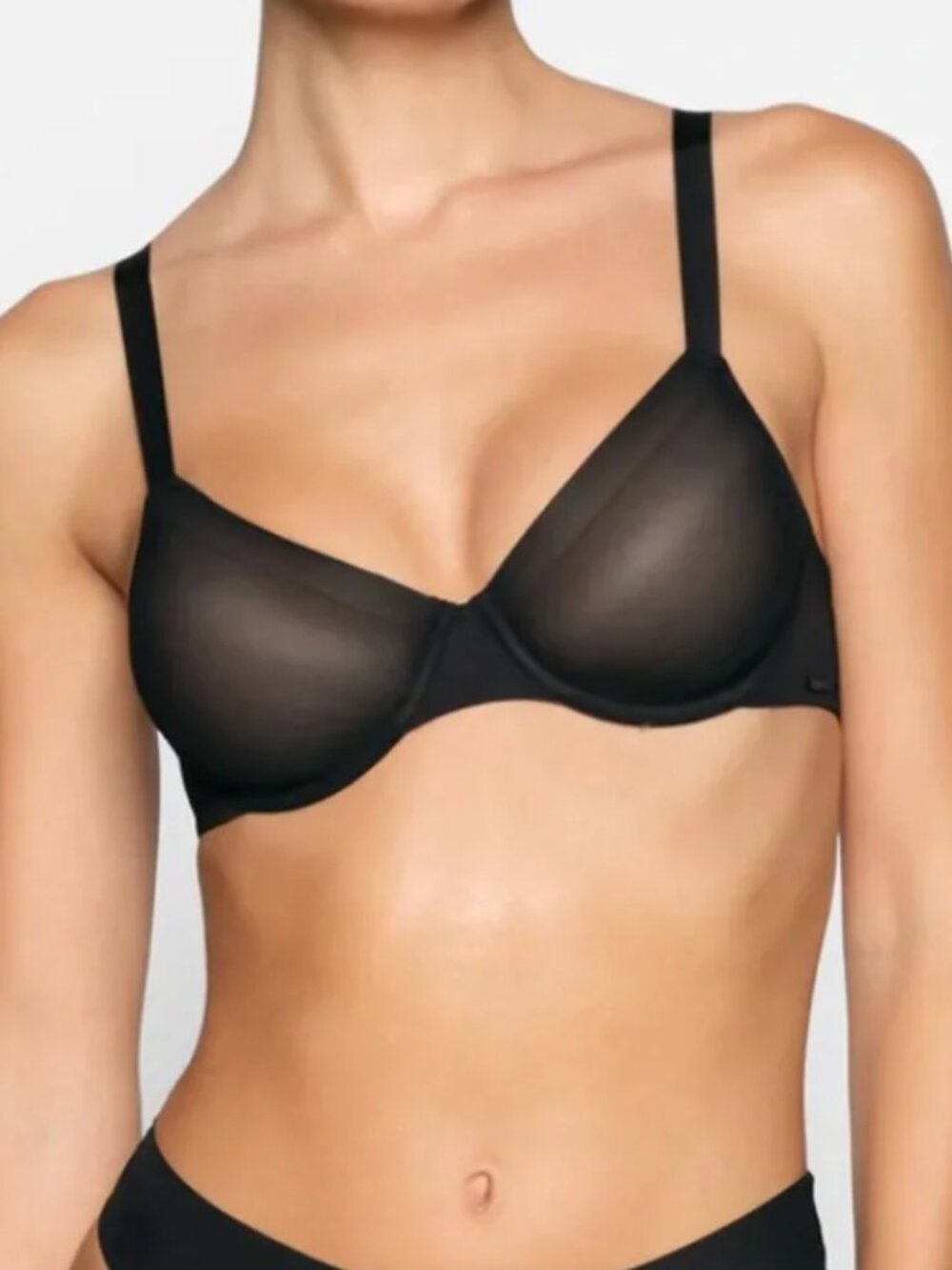 SKIMS No Show Molded Unlined Demi Bra 32C Onyx